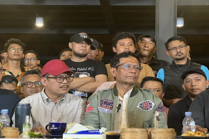 Lewat Acara Tabrak Prof,...