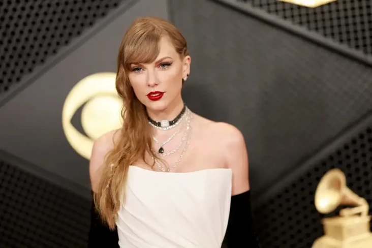 Taylor Swift Hadiri...