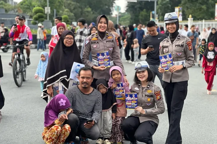 Polwan Ditlantas Polda...