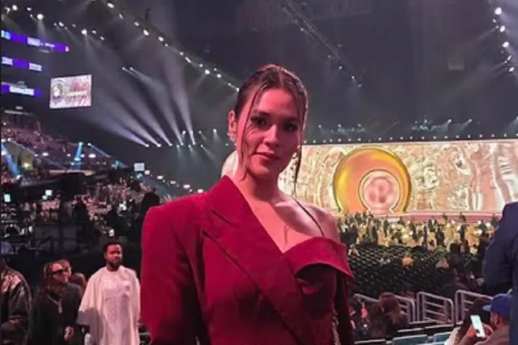 Intip Gaya Raisa di...