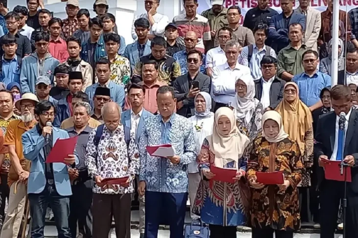 UPI Bandung Kritik Pedas...