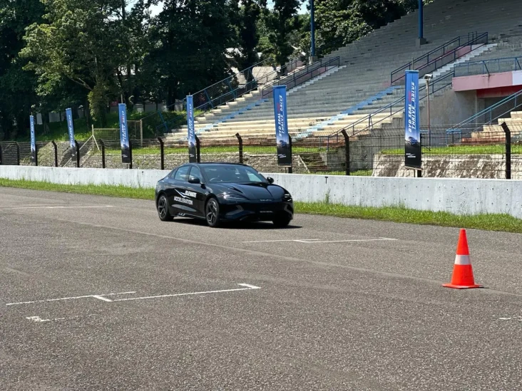 Akselerasi ala Supercar,...