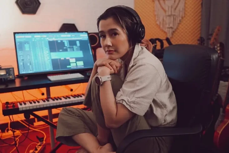 Ardina Rasti Bintangi...