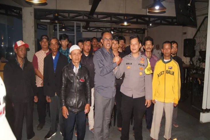 Ratusan Mantan Anggota...