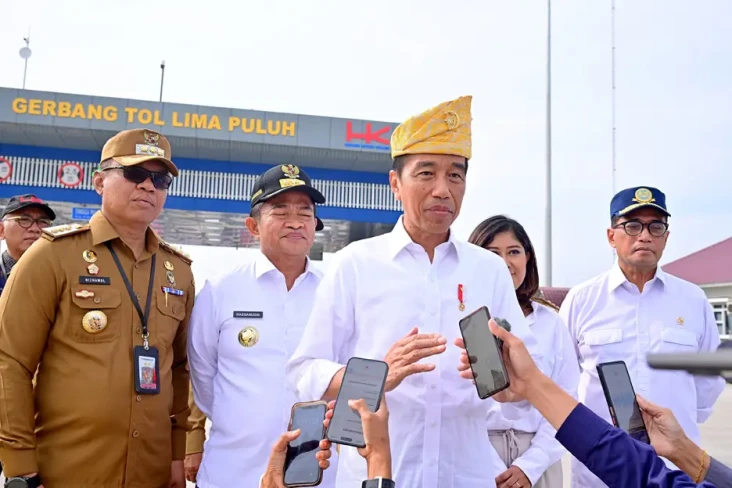 Presiden Jokowi Tegaskan...