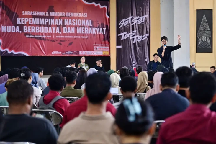 Di Sarasehan dan Mimbar...