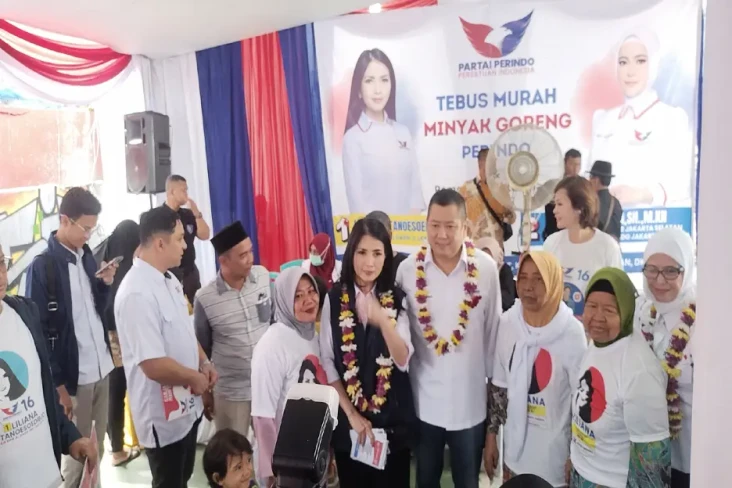 HT Hadiri Bazar Murah...