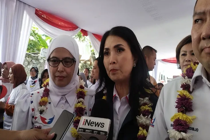 Caleg Perindo Devi Herlina...