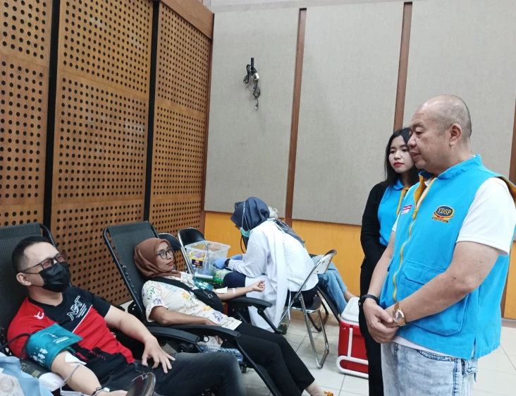 Warga Bandung Sambut...