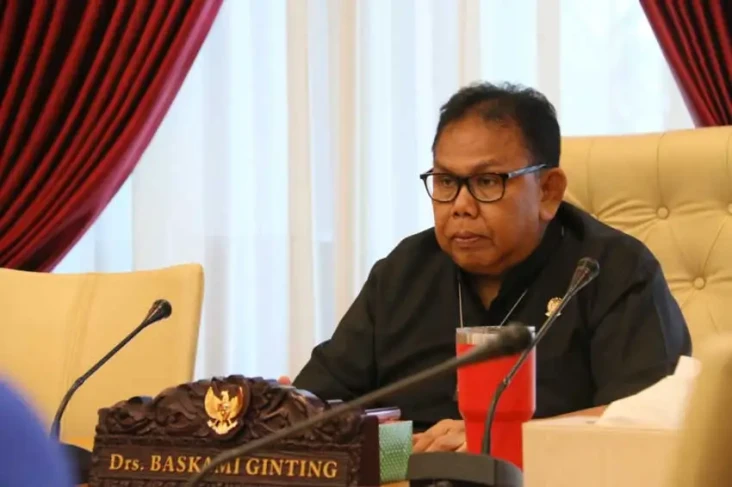Terjatuh di Kantor,...