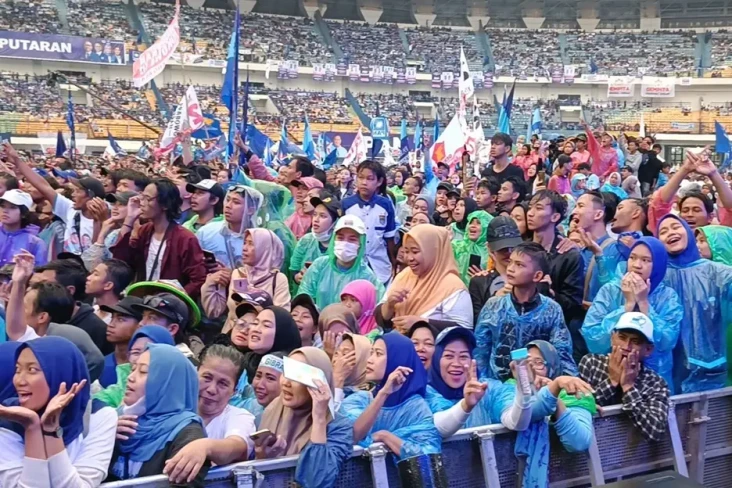 Hujan Tak Surutkan Antusiasme...