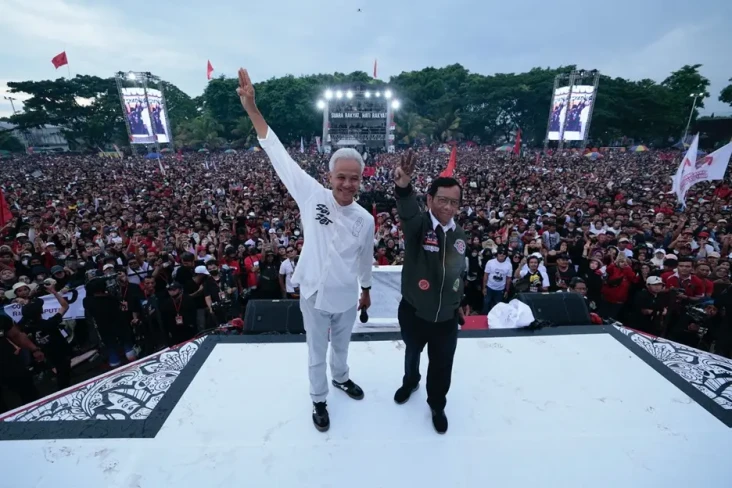 Di Hajatan Rakyat Banyuwangi,...