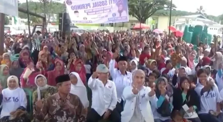 Ratusan Warga Bengkulu...
