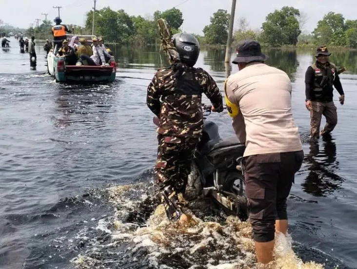 Aksi Heroik Polisi Bunut...