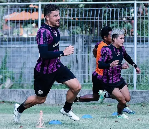 Pemain Asing Bertahan...