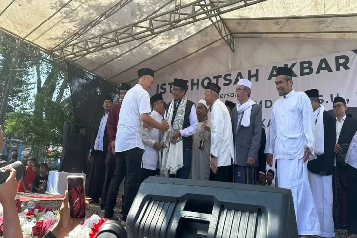 Hadiri Istighosah Akbar...