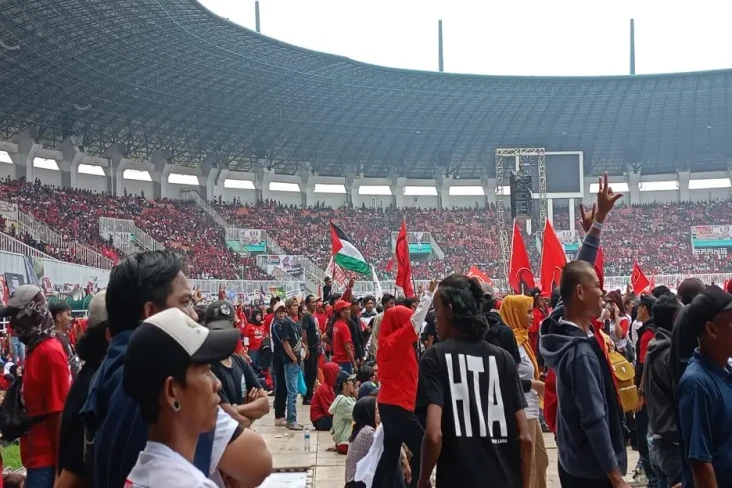 Bendera Palestina Berkibar...