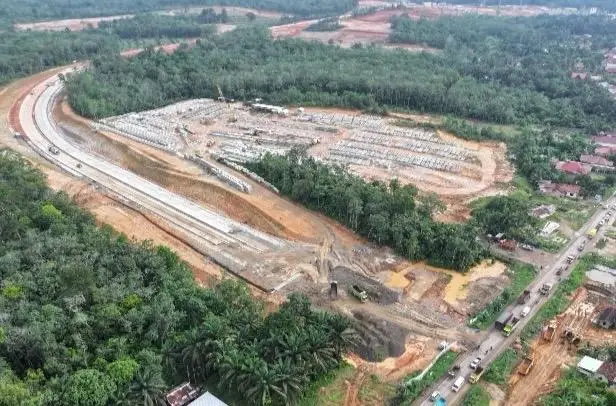 Pembangunan Jalan Tol...