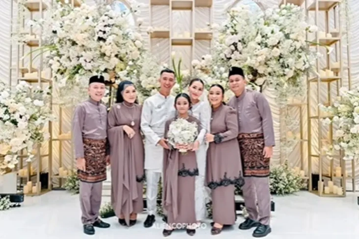 10 Potret Lamaran Ayu...