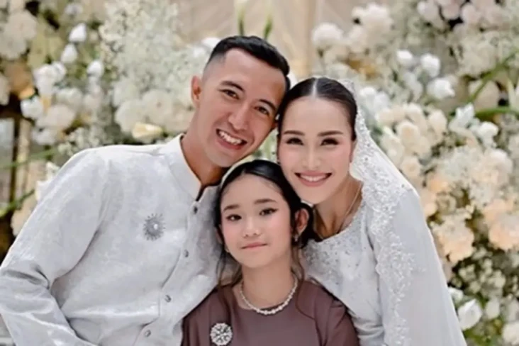Lamar Ayu Ting Ting,...
