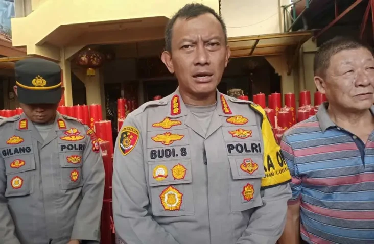 4 Pria Rampok Rumah...