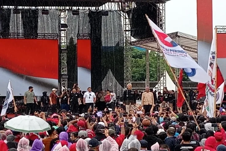 Pimpin Doa di Hajatan...
