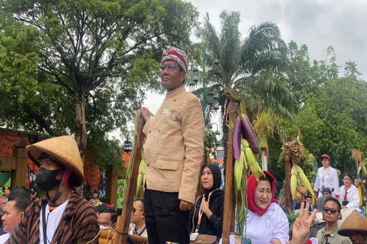Di Hajatan Rakyat, Mahfud...