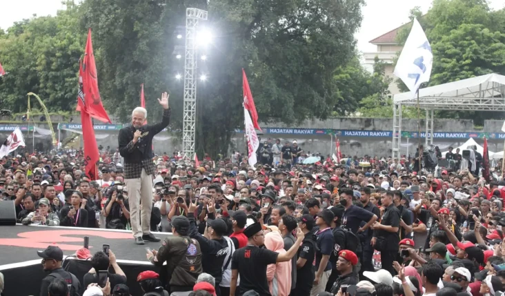 Di Hajatan Rakyat Solo,...