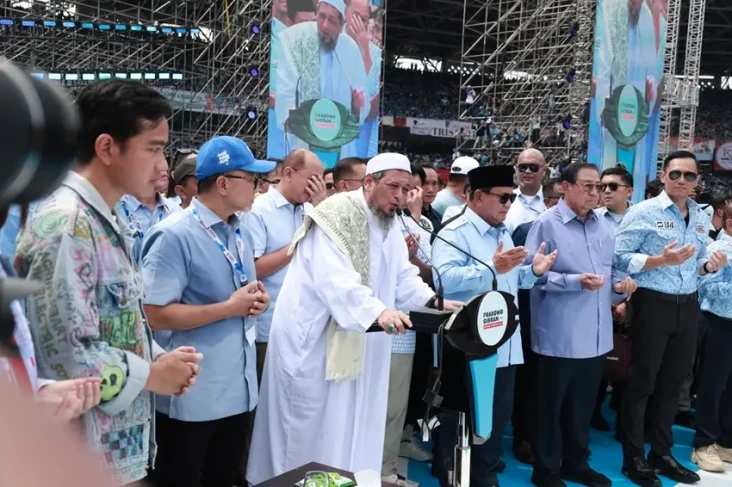 Habib Ali Kwitang Hadiri...
