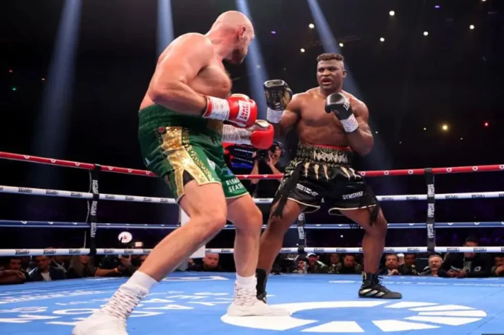 Francis Ngannou Kembali...