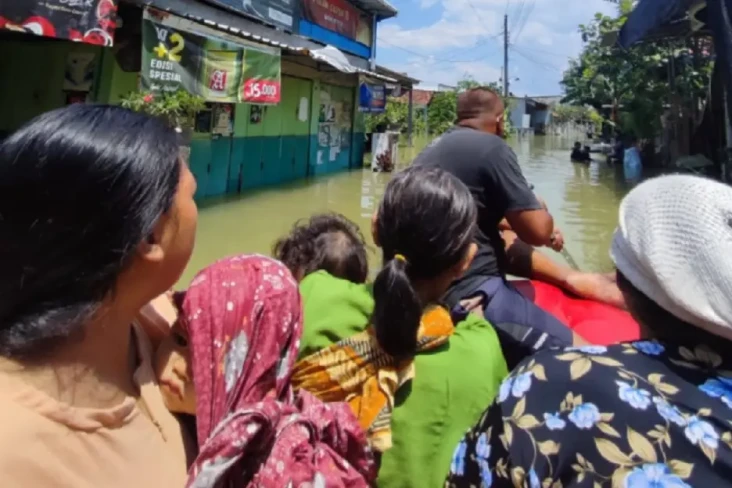Banjir Demak, Dompet...