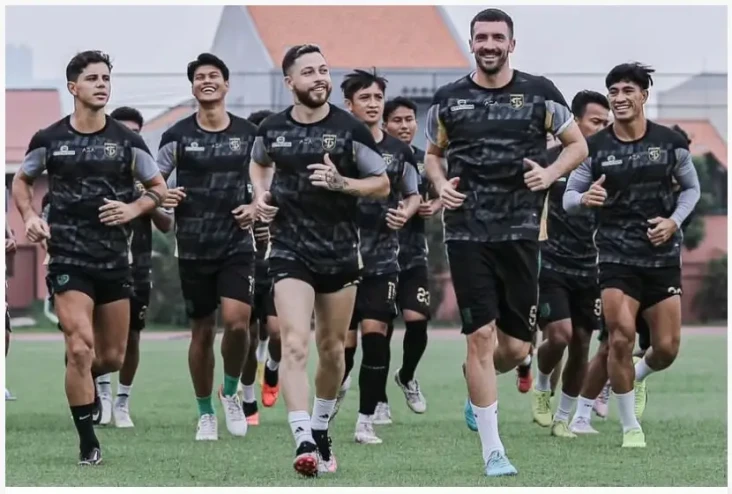 Persebaya Gelar Laga...