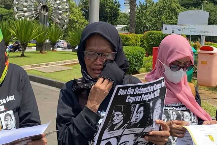Tangis Keluarga Korban...