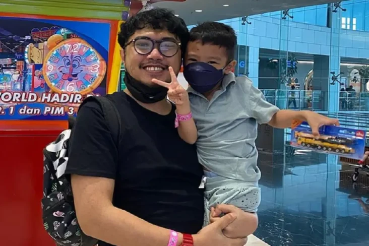 Angger Dimas Serahkan...