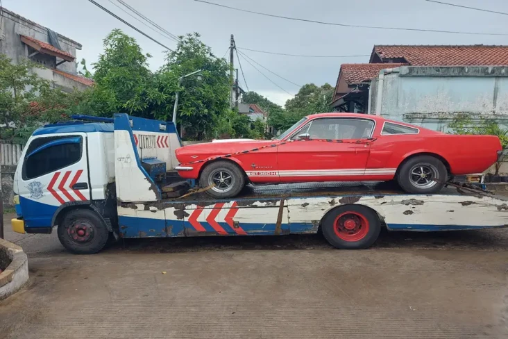KPK Sita Ford Mustang...