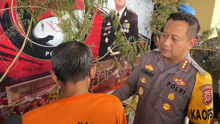 Kakek 60 Tahun di Bandung...