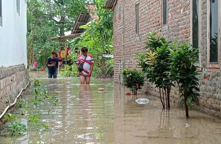 Sungai Cimanuk Meluap,...