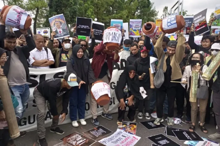 Demo Gejayan Memanggil,...