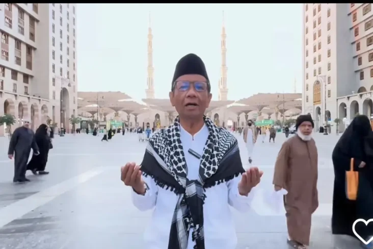 Umrah, Mahfud MD Berdoa...