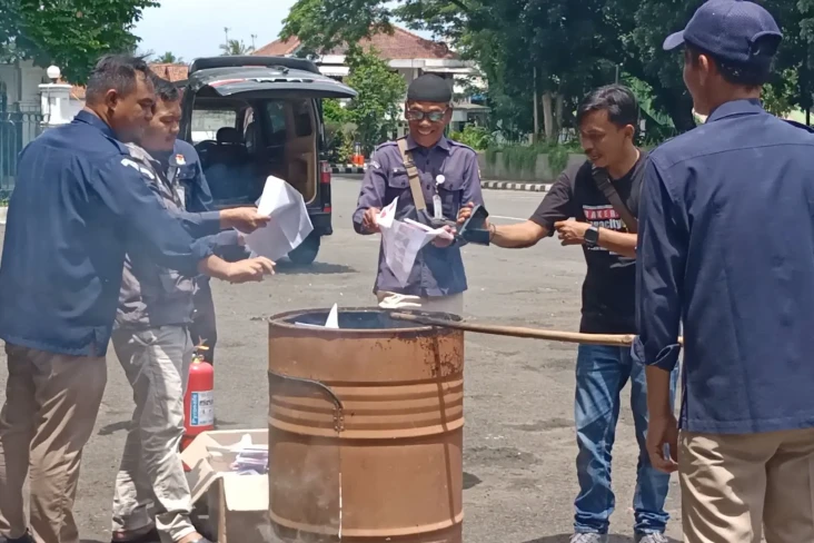KPU Lebak Temukan 644...