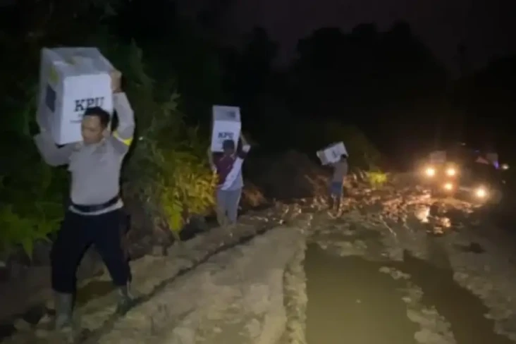 Jalan Susah Dilalui,...