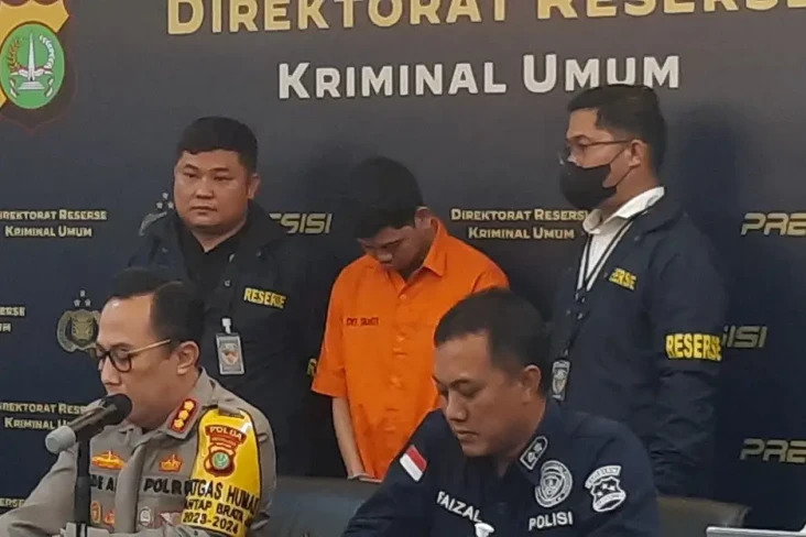 Penjaga Kolam Renang...