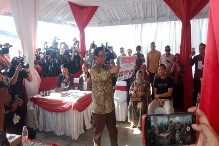 Mencoblos di TPS 106...