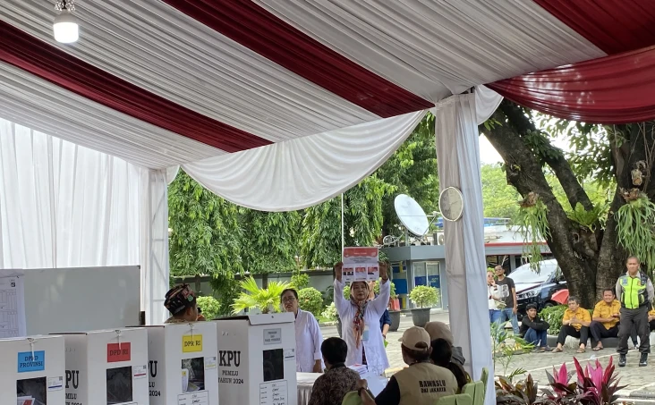 Prabowo-Gibran Raih...