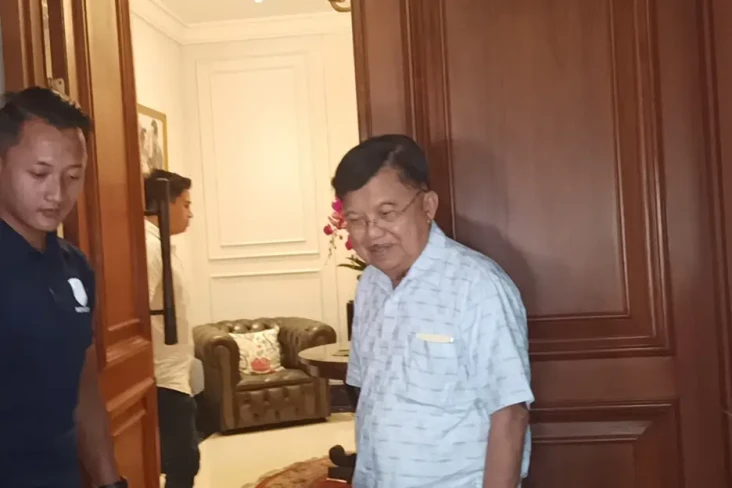 Prabowo-Gibran Unggul...