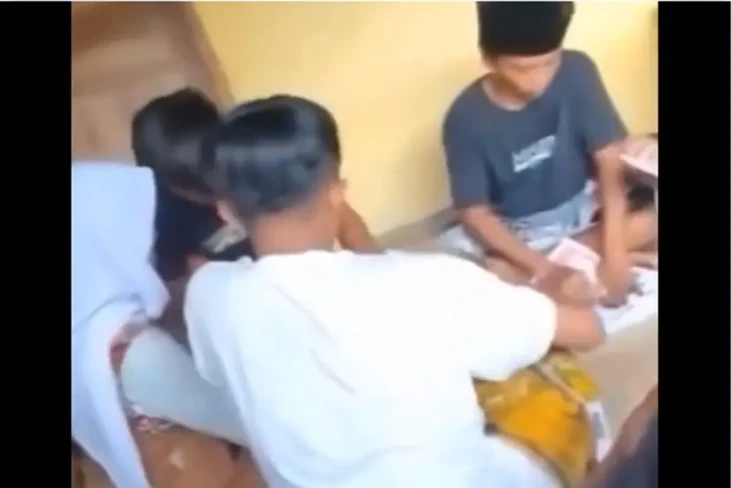 Tim Hukum AMIN Temukan...