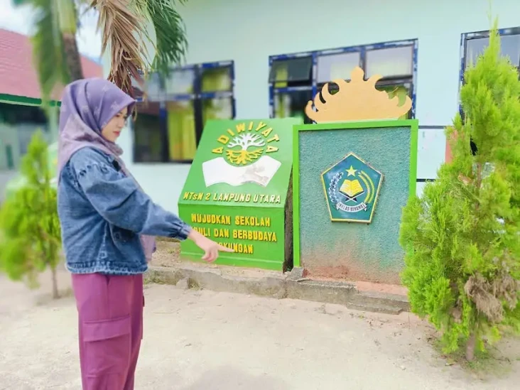 Motor Gadis Cantik Digondol...