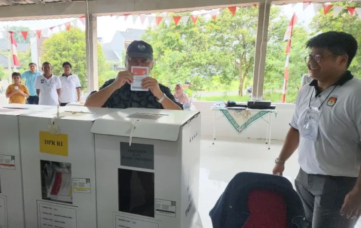 Cium Surat Suara, Menteri...