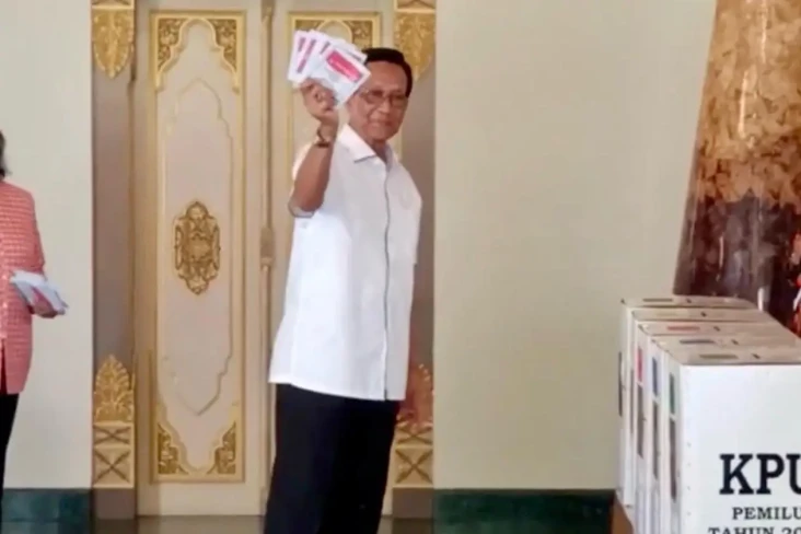 Sultan HB X Nyoblos...