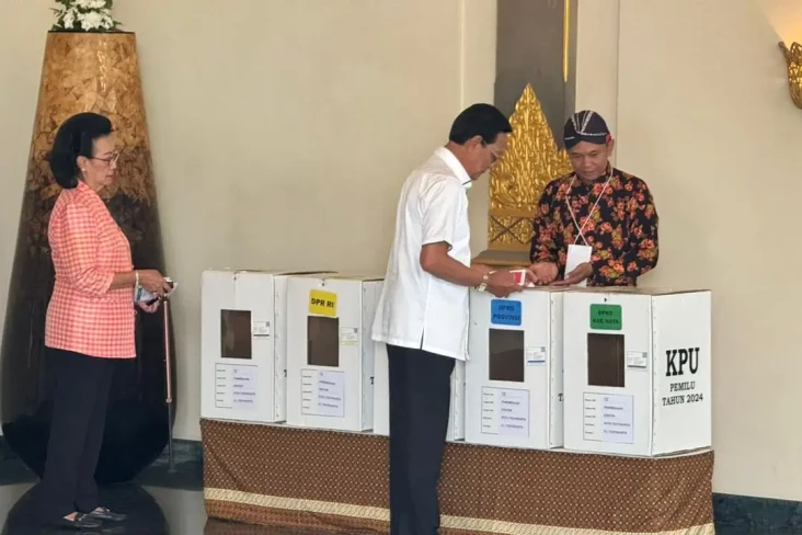 Sri Sultan Hamengku...
